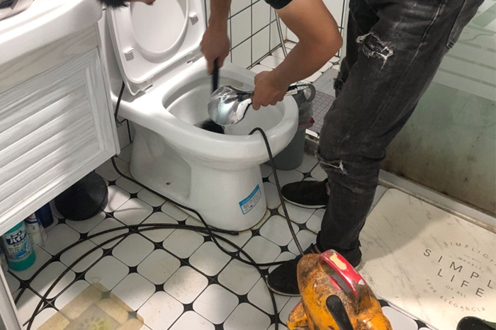 德江马桶堵塞自己疏通还是找师傅?专业上门服务让你省时更省心